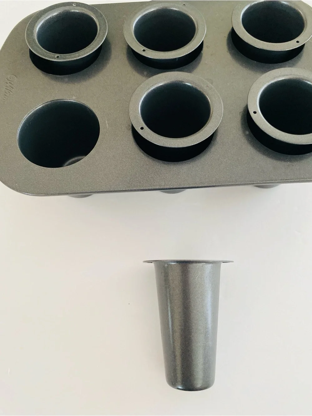 Wilton six cavity